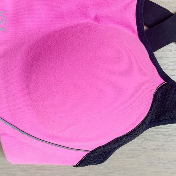BUY 1 GET 1 FREE 32c Victoria’s Secret hot pink sports bra - Picture 6 of 12